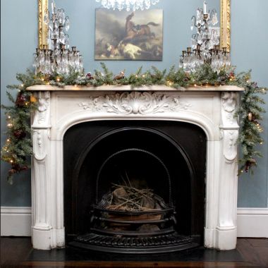 National Tree Pre-Lit Dunhill Fir Snow and Berries Christmas Garland - 2.7m