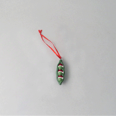 'Peas In a Pod' Christmas Bauble - 7cm