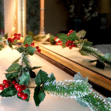 Frosted Red Berry & Pine Christmas Garland - 1.5m
