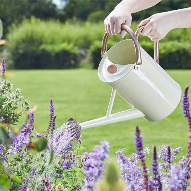 Smart Garden 4.5L Watering Can – Ivory Cream