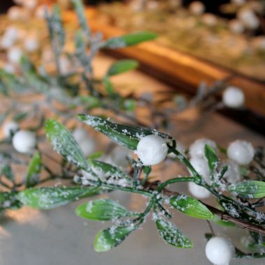 Snowy Mistletoe Christmas Garland - 1.5m