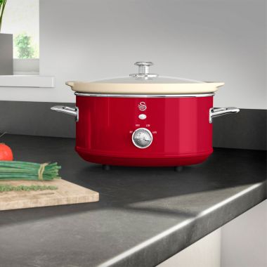 Swan Retro Slow Cooker, Red - 3.5 Litres
